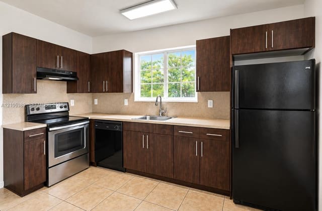 13 S Royal Poinciana Boulevard 20, Miami Springs, FL 33166