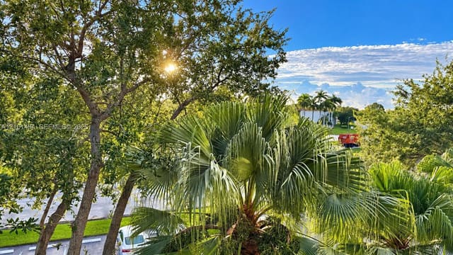 800 SW 131st Avenue 308F, Pembroke Pines, FL 33027