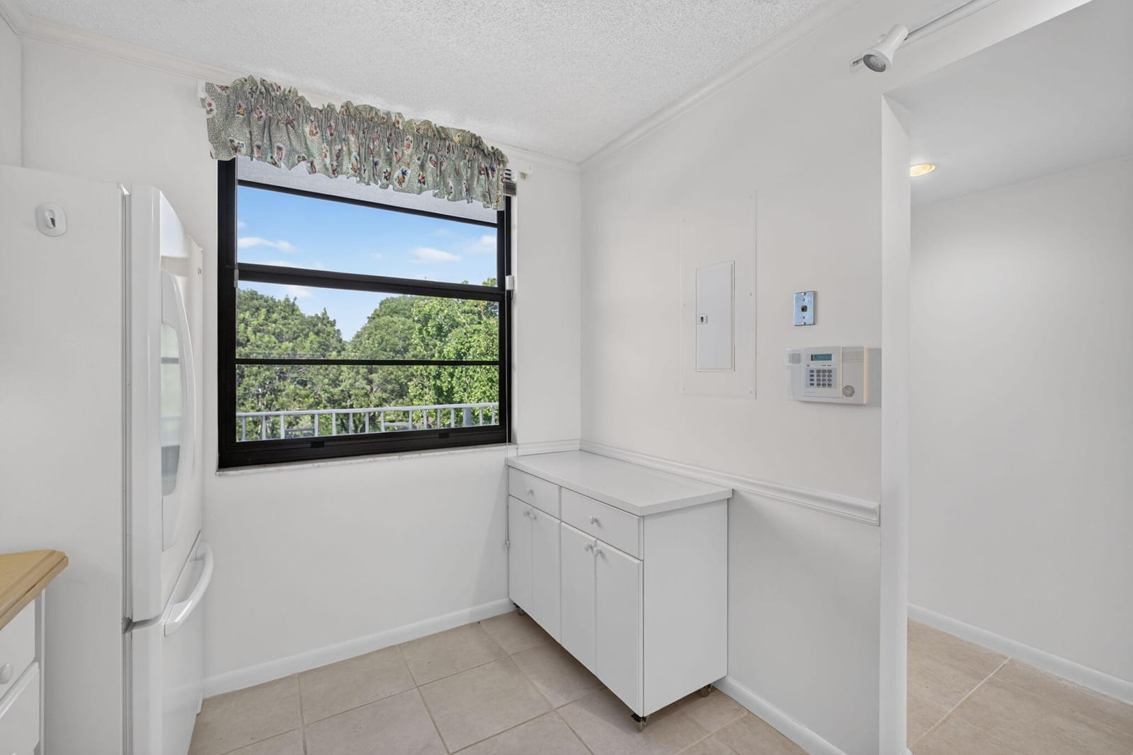 3710 WHITEHALL Drive 401 — photo 8