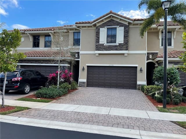 12190 VILLAGE Place, Davie, FL 33325
