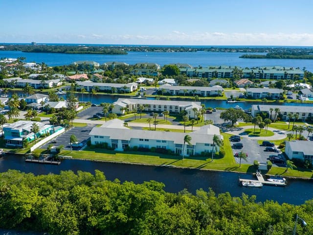 1845 ROBALO Drive 106D, Vero Beach, FL 32960