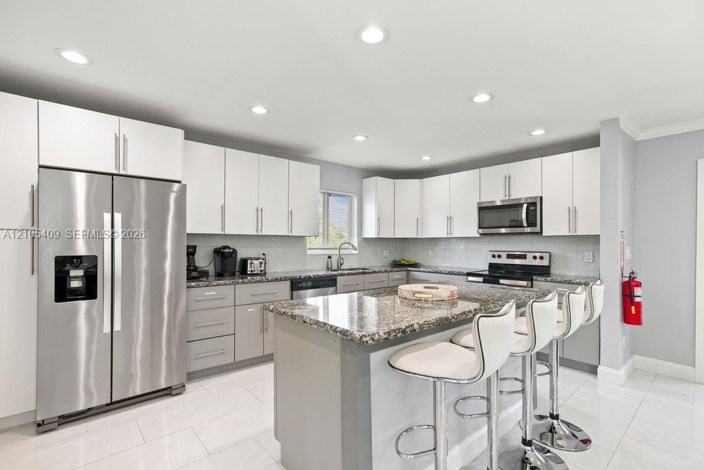1501 NE 40th Court — photo 3