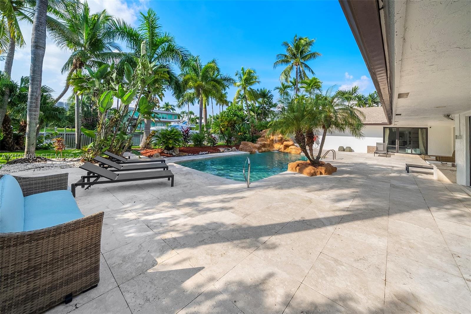 407 Sunset Drive — photo 10