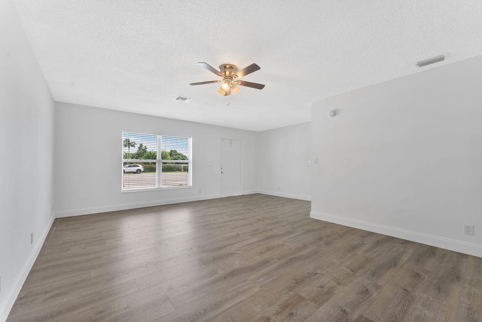 5855 TIMBER VALLEY Drive — photo 4