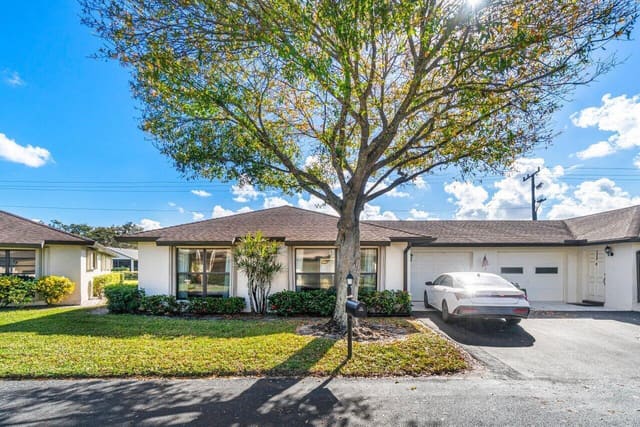 4862 Equestrian Road, Boynton Beach, FL 33436