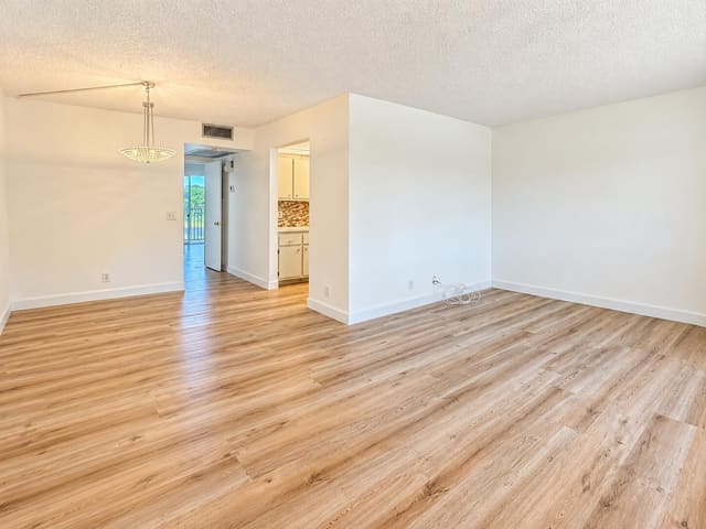 101 SW 132nd Way 305J, Pembroke Pines, FL 33027