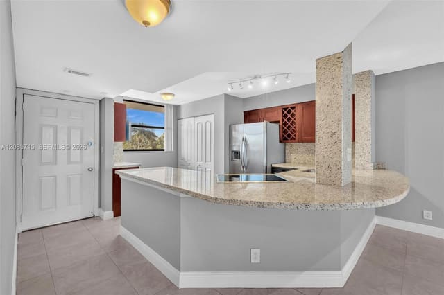 118 Lake Emerald Drive 207, Oakland Park, FL 33309