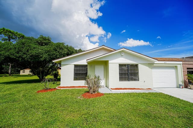 4971 Palm Hill Drive, West Palm Beach, FL 33415