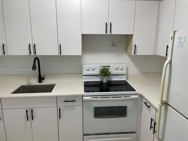 142 SW 18th Avenue 19, Miami, FL 33135