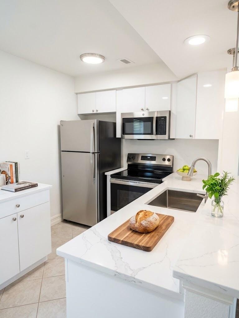 2 bedroom home for sale at 2713 33rd, Fort Lauderdale, FL 33308 — $3,500