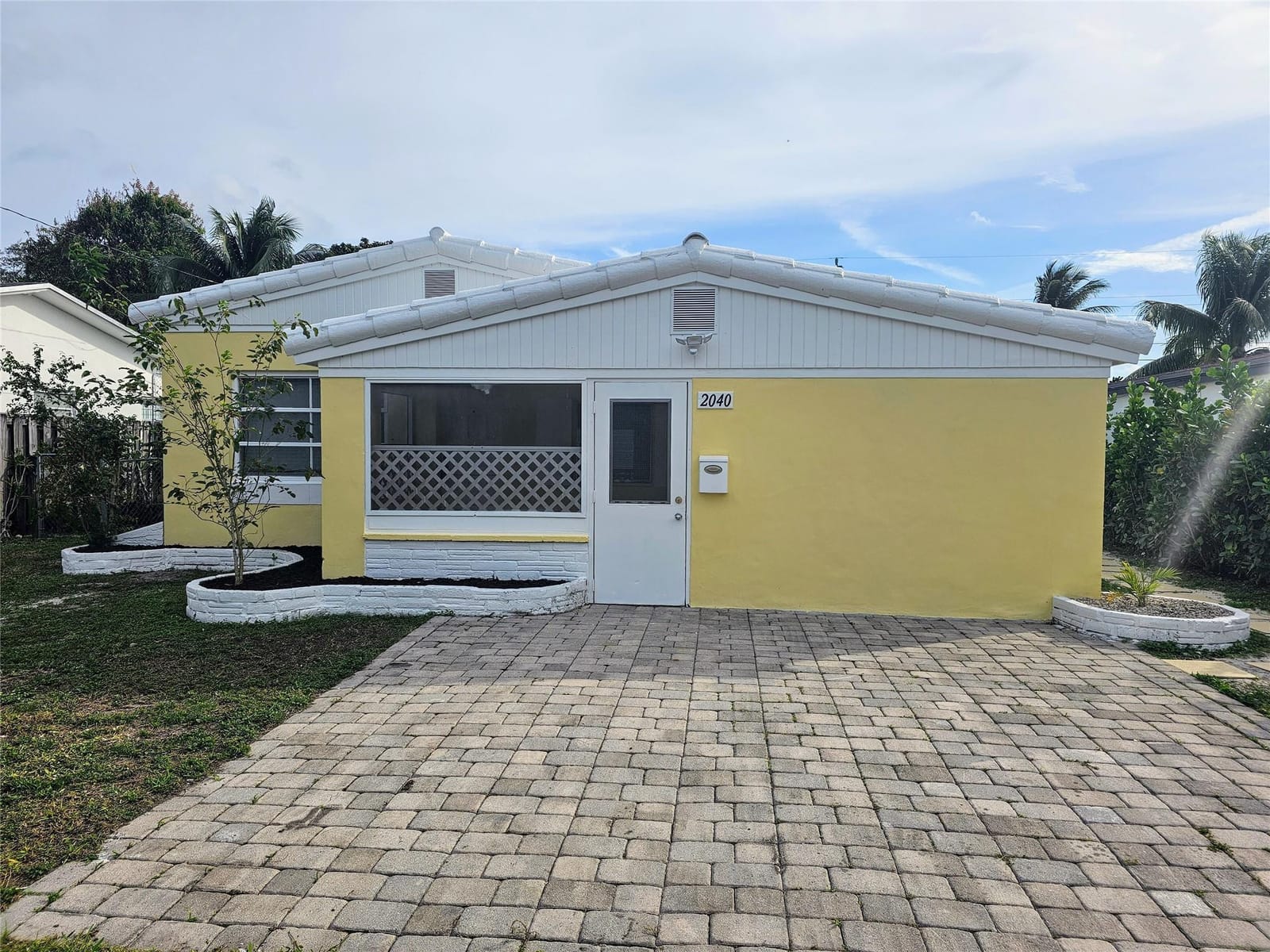 2040 NE 174TH Street — photo 2