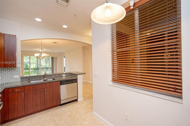 3055 NW 126th Avenue 219, Sunrise, FL 33323