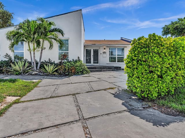 2001 NE 122nd Road 2001, North Miami, FL 33181