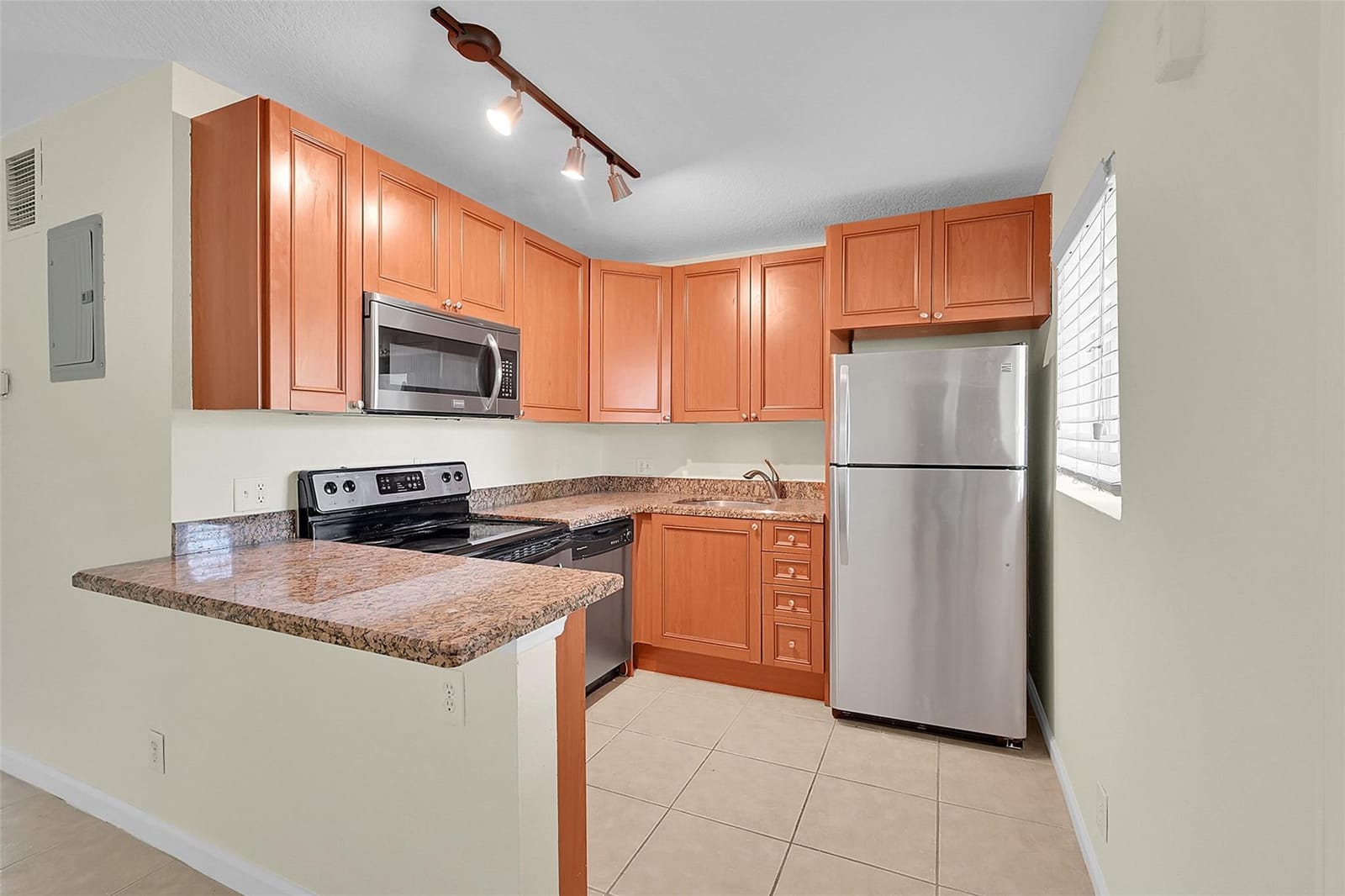 2655 NE 8th Avenue Apt 210 — photo 12