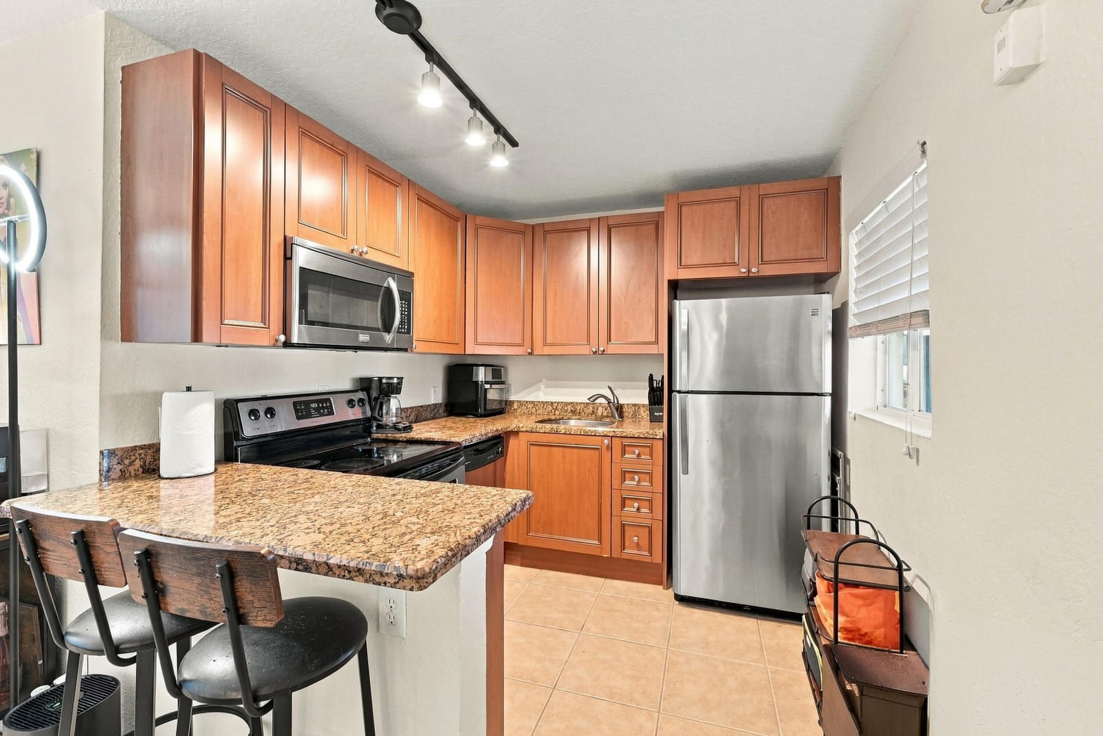 2655 NE 8th Avenue Apt 210 — photo 3