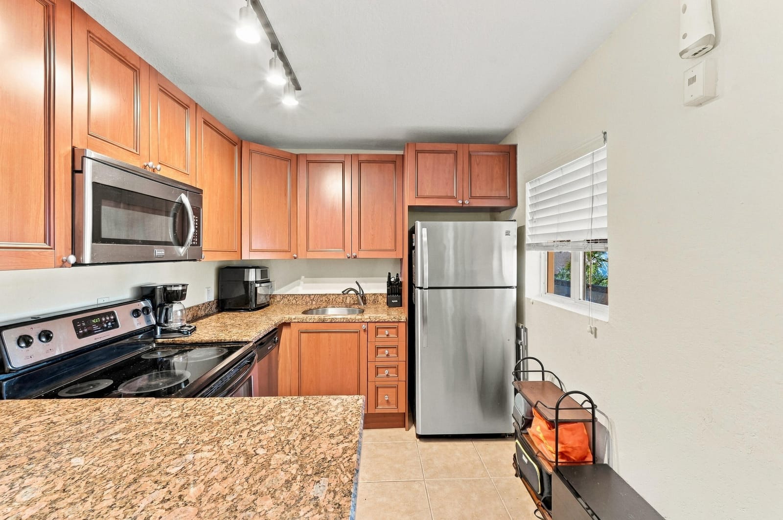 2655 NE 8th Avenue Apt 210 — photo 4
