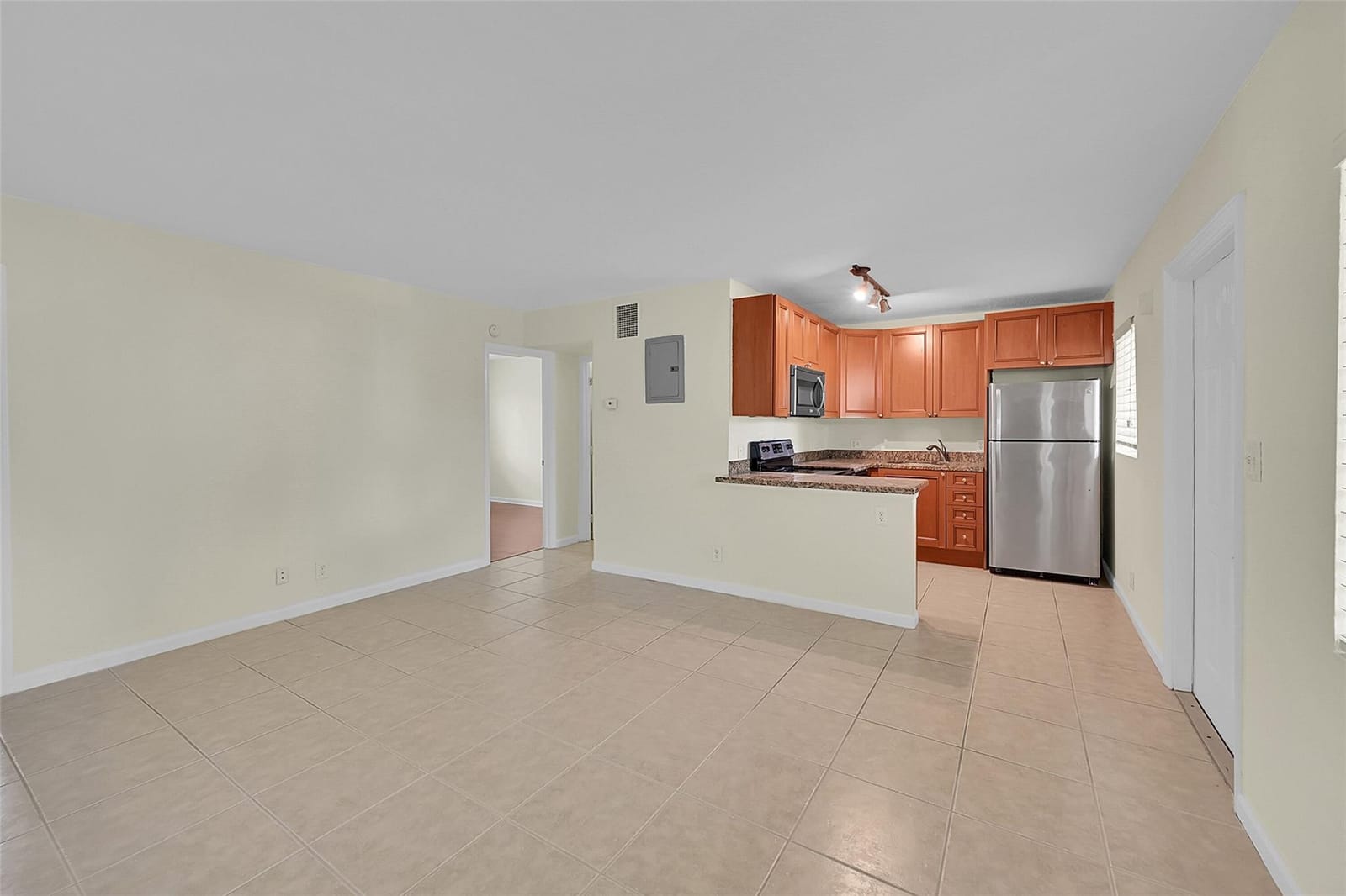 2655 NE 8th Avenue Apt 210 — photo 5