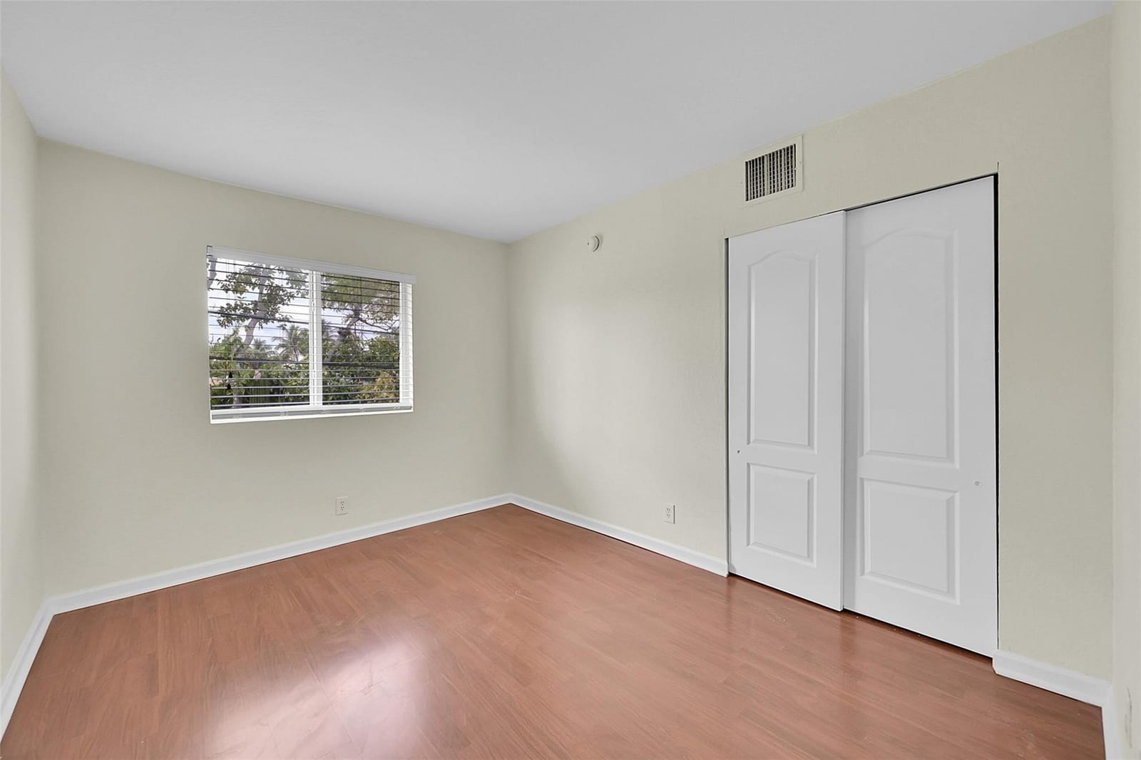 2655 NE 8th Avenue Apt 210 — photo 8