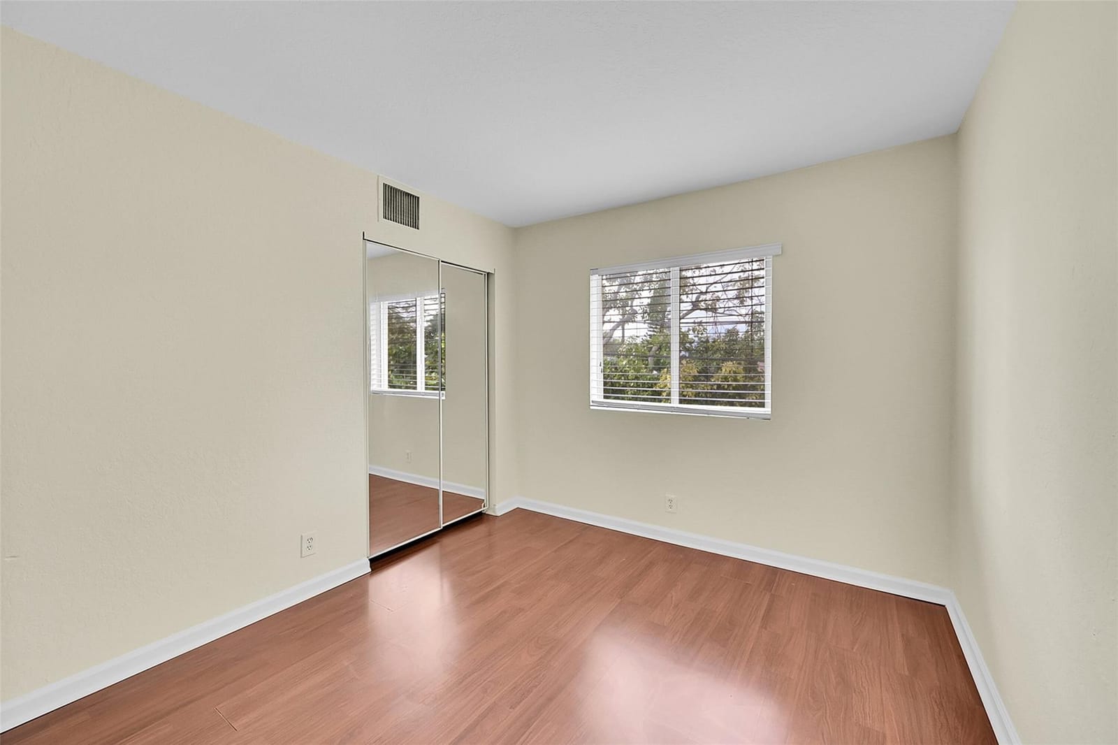 2655 NE 8th Avenue Apt 210 — photo 9