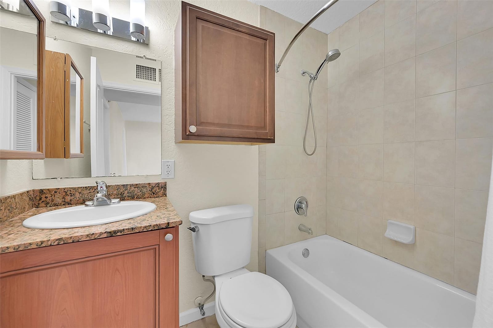 2655 NE 8th Avenue Apt 210 — photo 10