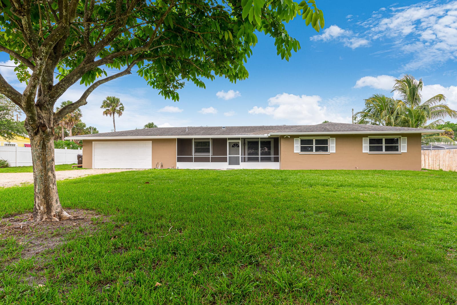 3 bedroom home for sale at 925 OSCEOLA, Stuart, FL 34994 — $3,500