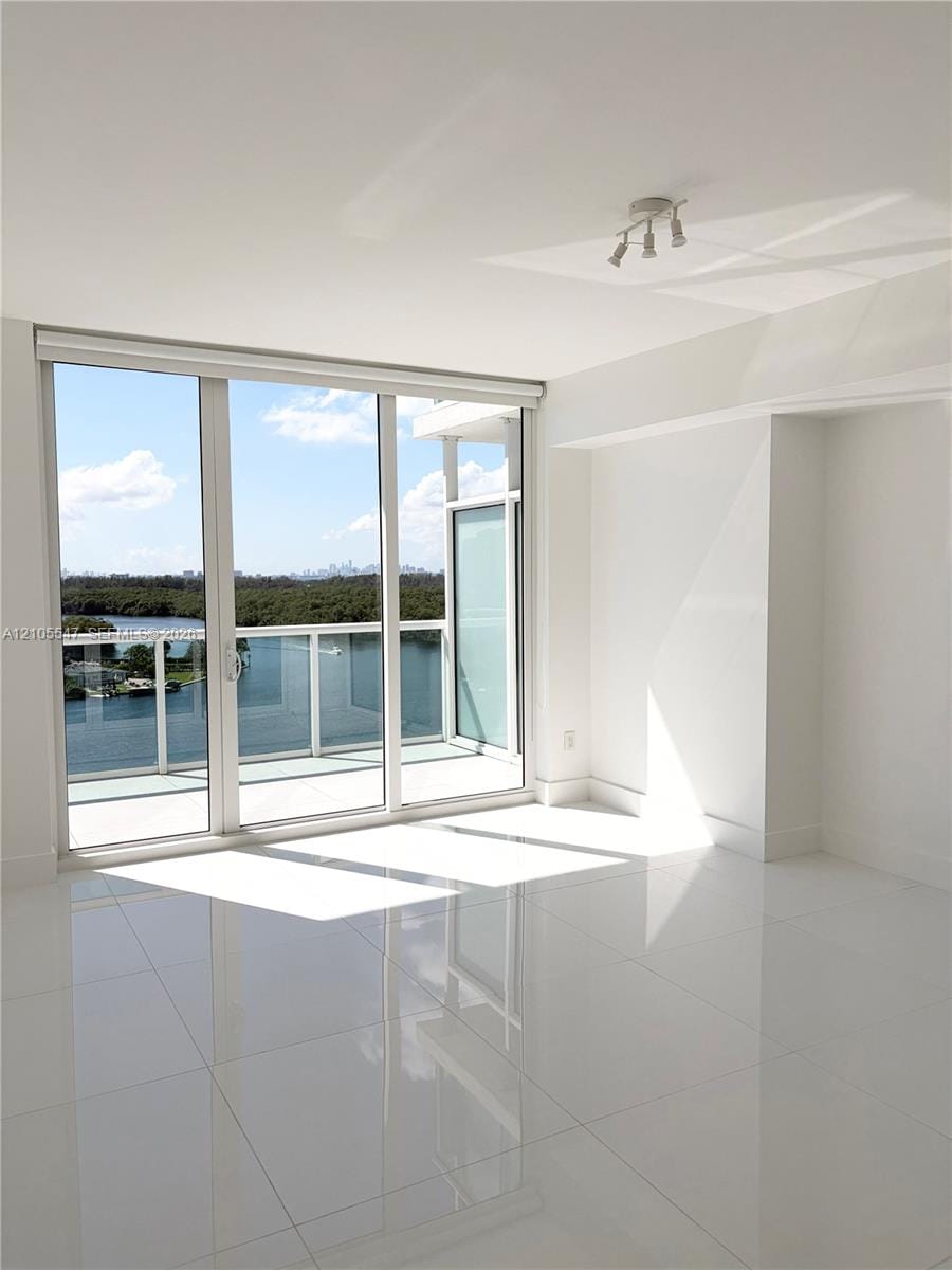 400 Sunny Isles Boulevard 1002 — photo 8