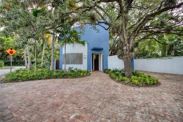 2200 Lincoln Avenue, Miami, FL 33133