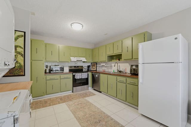 1841 NW 18th Avenue 201, Delray Beach, FL 33445