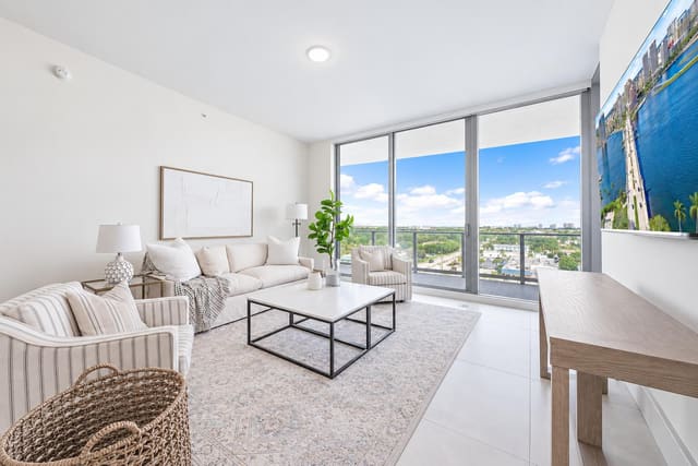 220 LAKE SHORE Drive 817, West Palm Beach, FL 33403