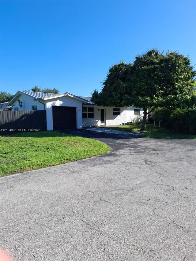 4240 SW 74th Avenue, Davie, FL 33314