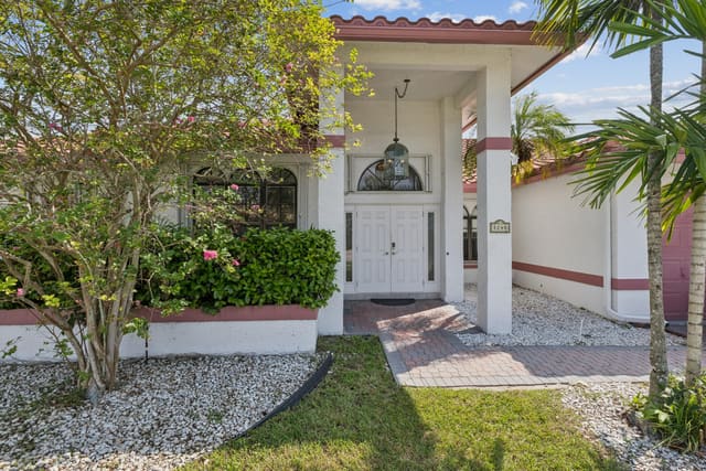 1240 NW 100TH Way NW, Plantation, FL 33322