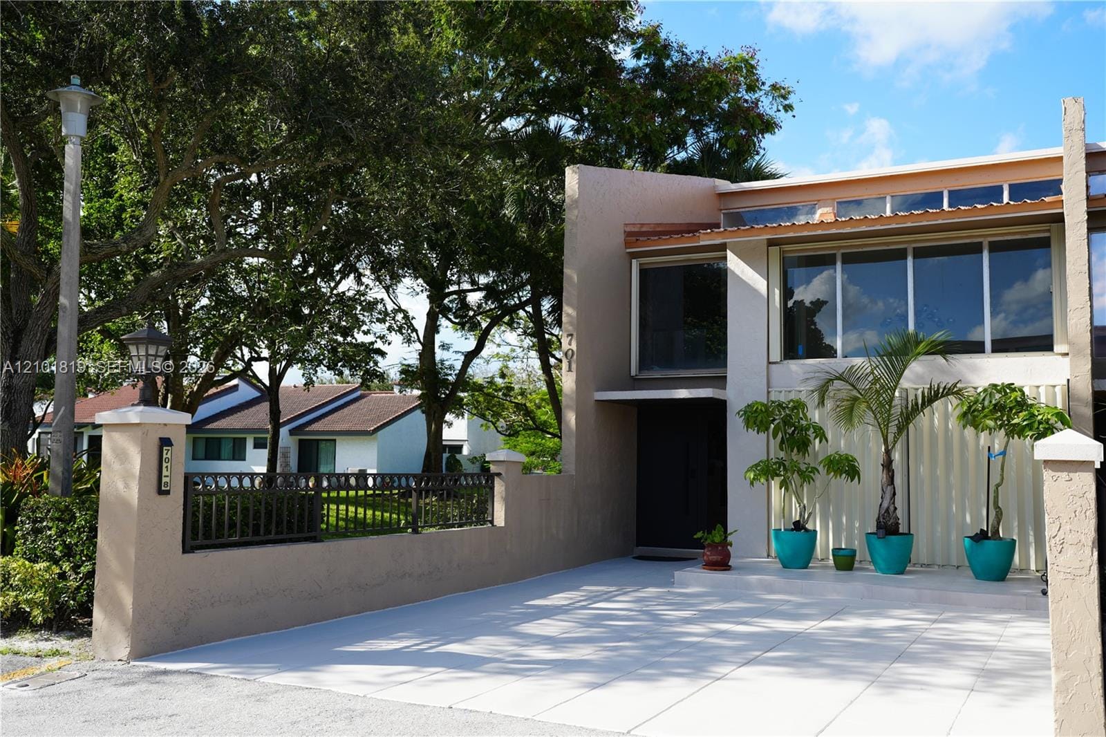 3 bedroom home for sale at 701 Coco Plum, Plantation, FL 33324 — $3,150