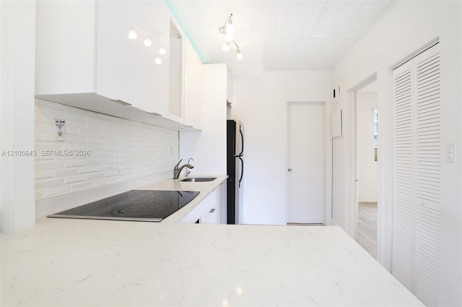 1111 SW 11th Street B — photo 11