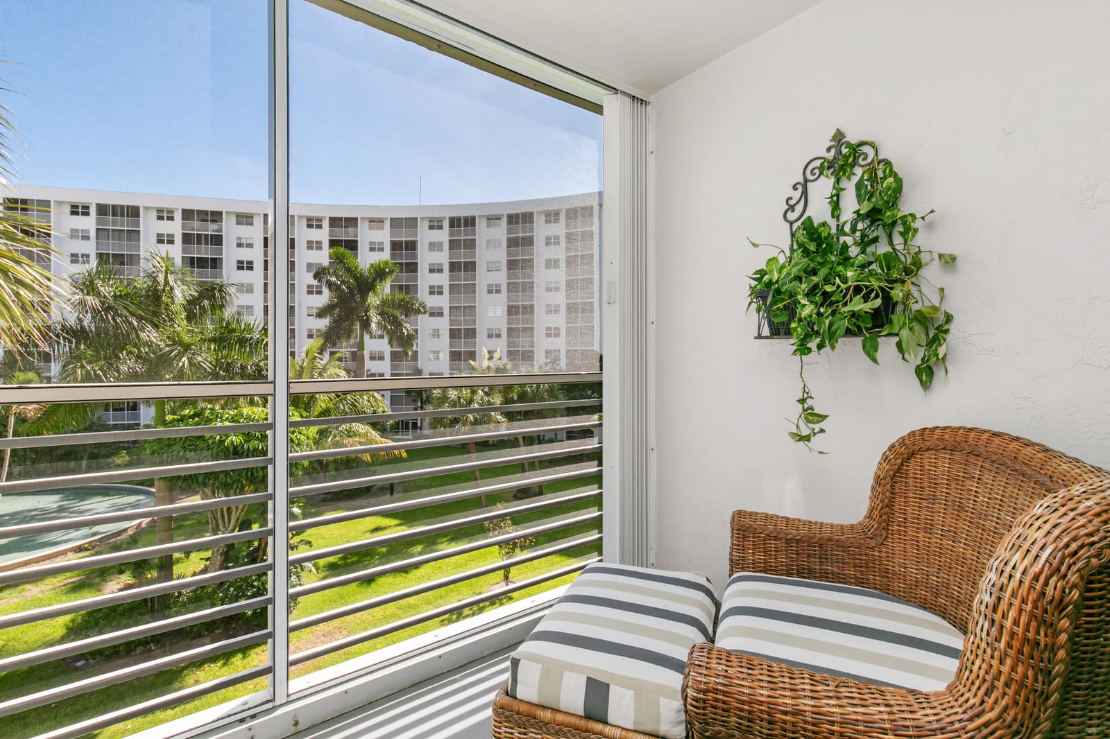 2731 NE 14th Street Causeway 407 — photo 11