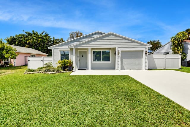 8379 Garden Gate Place, Boca Raton, FL 33433
