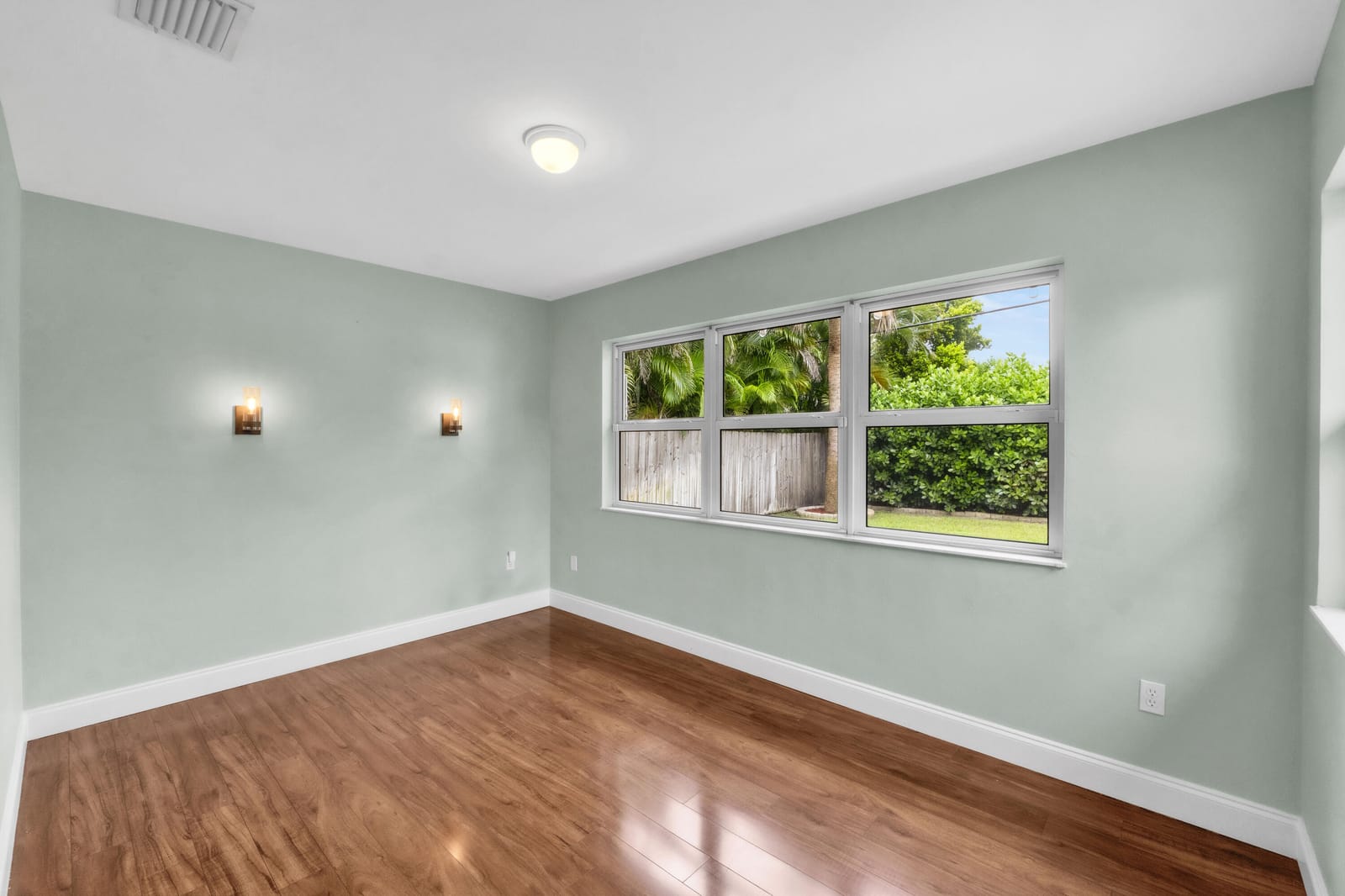 731 NE 49TH Street — photo 11