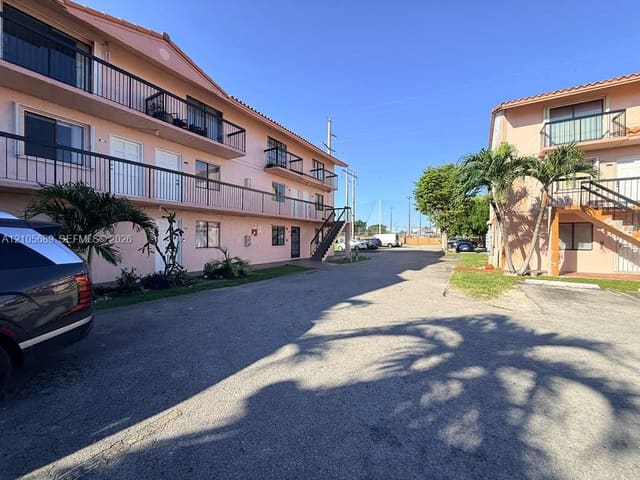 2170 W 60th Street 16214, Hialeah, FL 33016