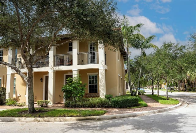 1104 SW 146th Terrace, Pembroke Pines, FL 33027