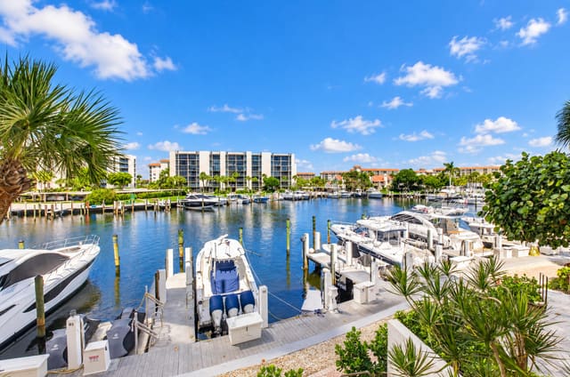 2687 N Ocean Boulevard 206, Boca Raton, FL 33431