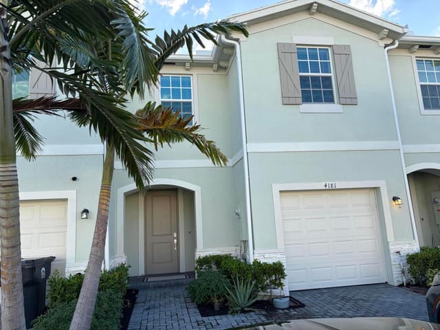 4181 Lagoon Shore Drive, Lake Worth, FL 33467