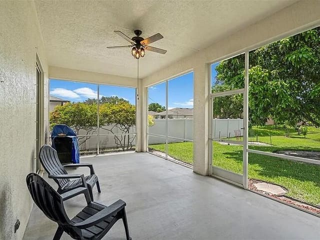 386 SW Donna Terrace, Port St. Lucie, FL 34984