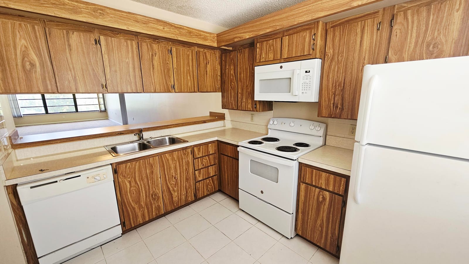 3630 WHITEHALL Drive 303, West Palm Beach, FL 33401 photo 10