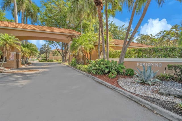 11211 Lakeview Drive 53-O, Coral Springs, FL 33071