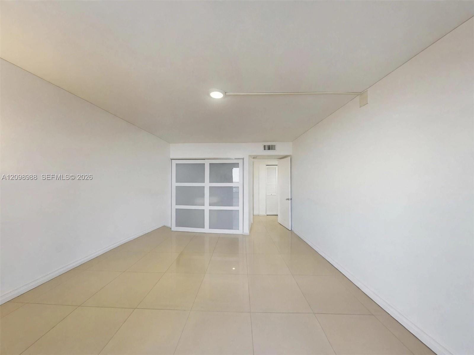 105 Lake Emerald Drive 816 — photo 11