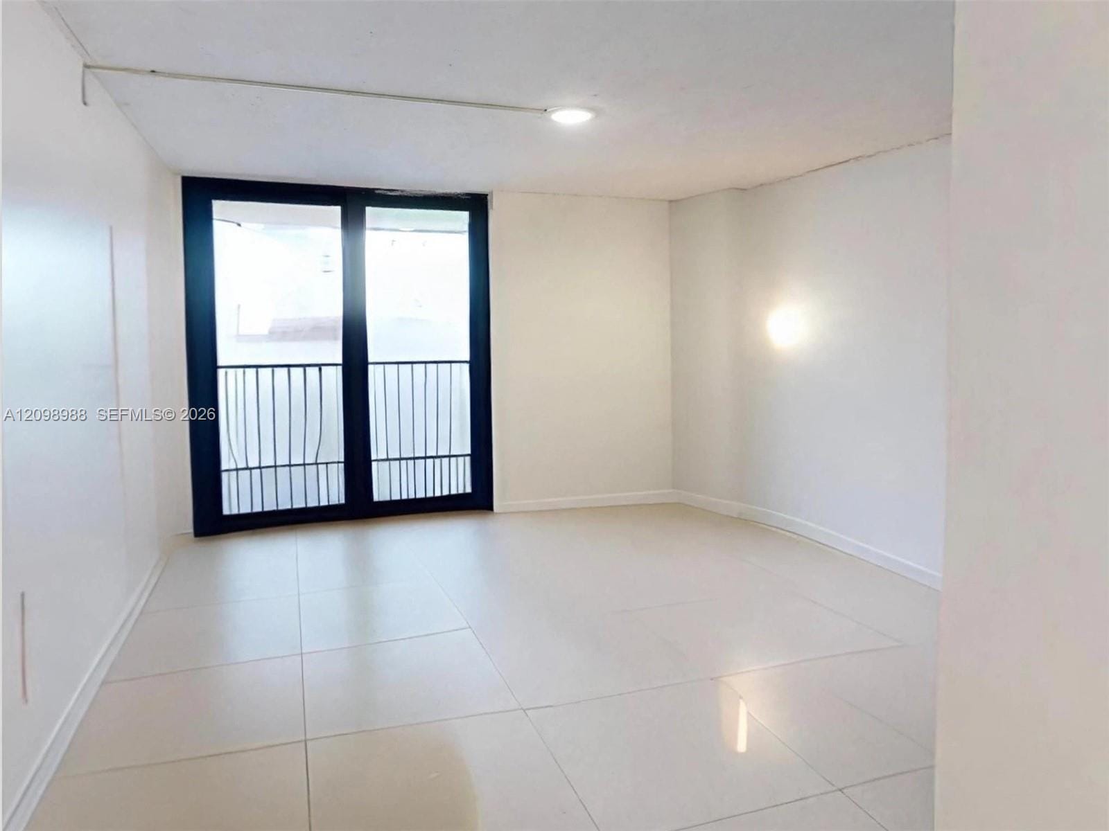 105 Lake Emerald Drive 816 — photo 12