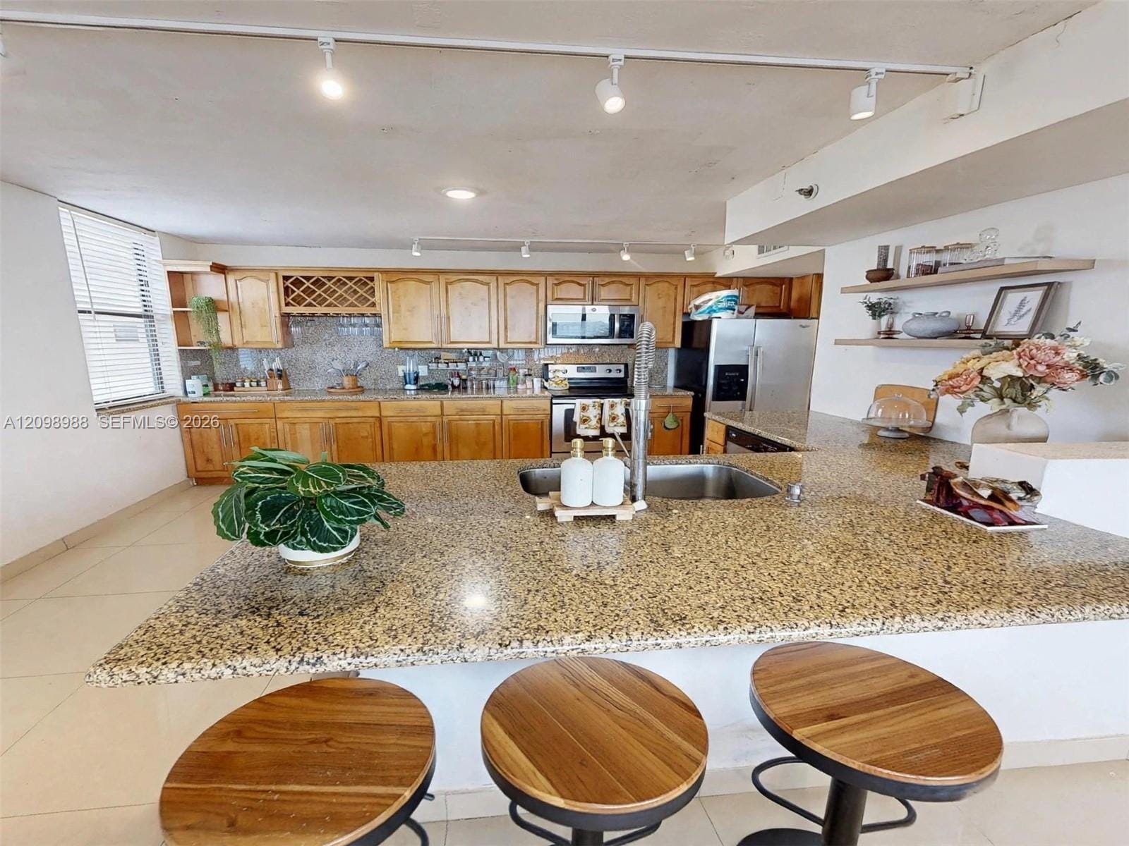 105 Lake Emerald Drive 816 — photo 4