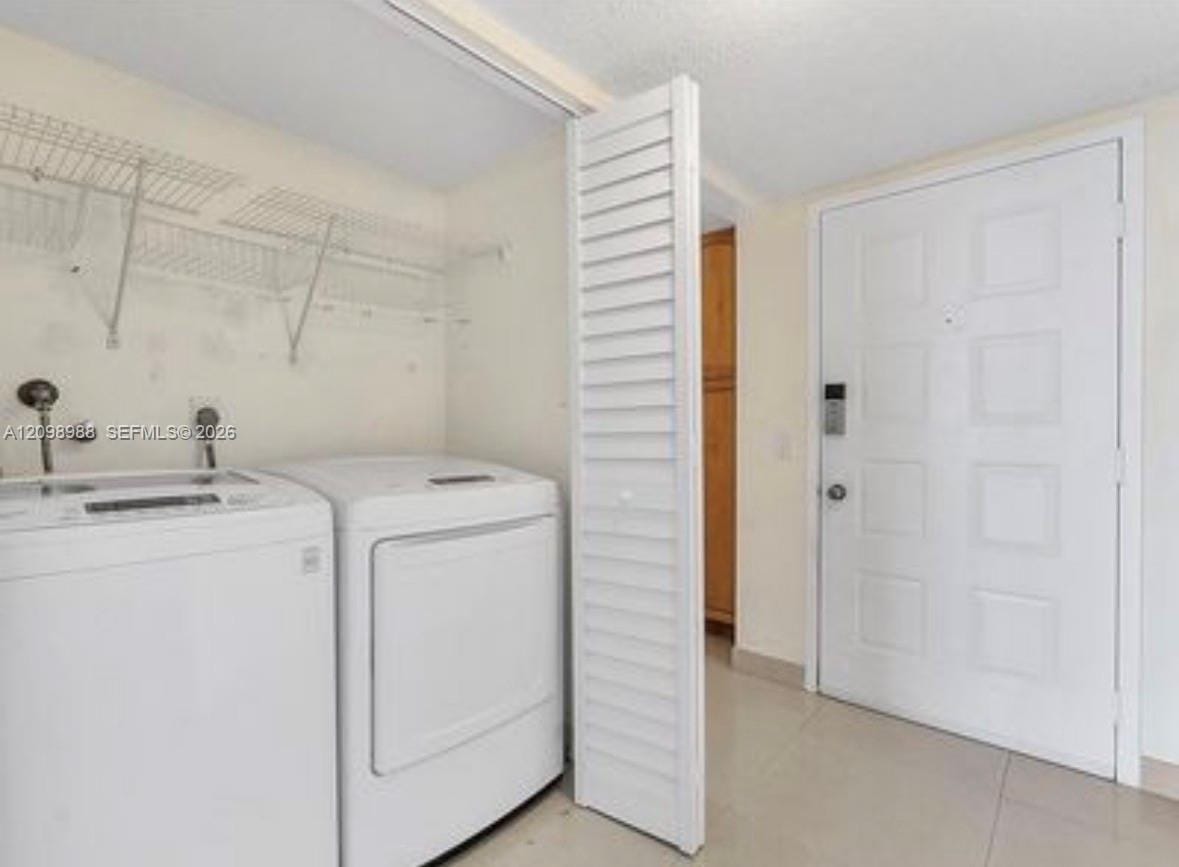 105 Lake Emerald Drive 816 — photo 9
