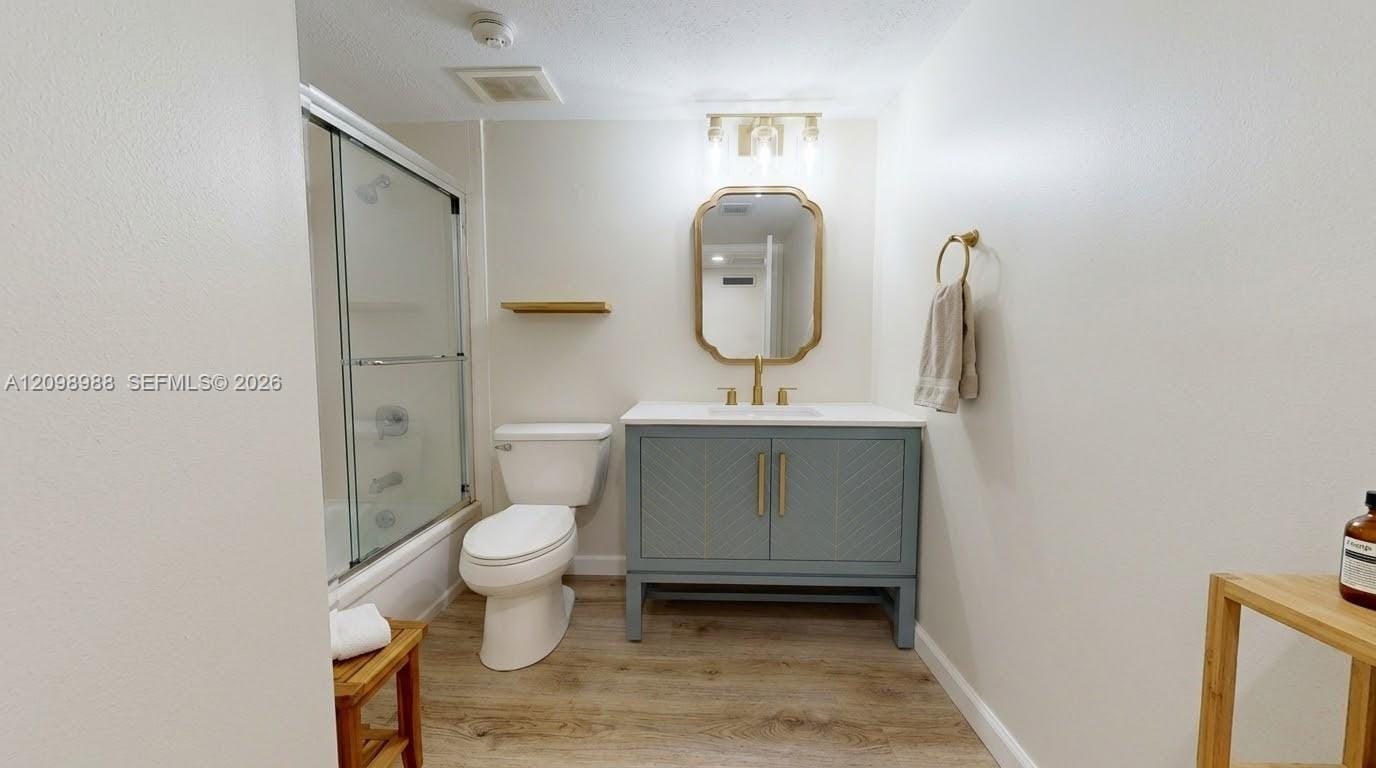 105 Lake Emerald Drive 816 — photo 10