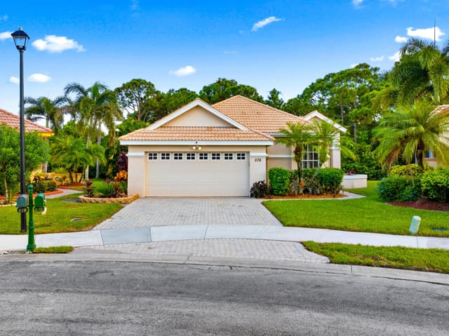 576 SW SAINT KITTS Cove, 1st Replat Lake Charles, Port St. Lucie, FL