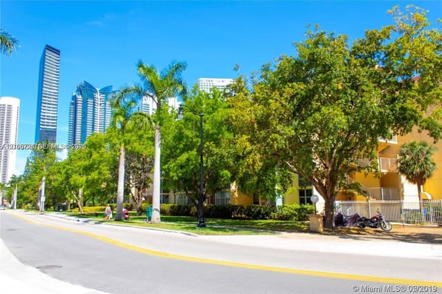 200 172nd Street 101, Sunny Isles Beach, FL 33160